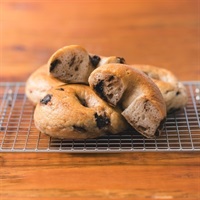 【新発売】米粉のもっちりベーグル(チョコチップ10個入)